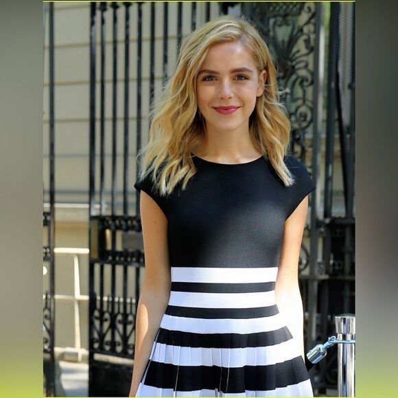 CAROLINA HERRERA Striped Cap-sleeve Pleated Dress size large - Picture 5 of 17